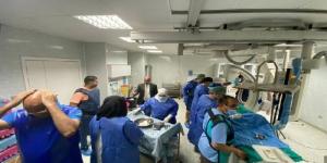 خلال مؤتمر علمي.. فريق طبي من جامعة المنصورة ينجح في إجراء عملية قسطرة مخية لمريض على الهواء - AARC مصر