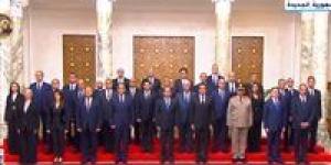 صورة تذكارية للحكومة الجديدة مع الرئيس السيسي بعد أداء اليمين الدستورية - AARC مصر