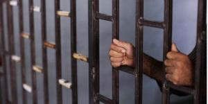 خبير: السجون الإسرائيلية امتلأت بالفلسطينيين وفي الغرفة الواحدة أكثر من ٢٠ سجينًا - AARC مصر