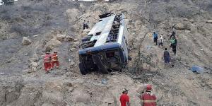 مصرع وإصابة 42 شخصًا إثر سقوط حافلة في بيرو - AARC مصر