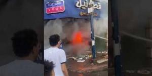 لحظة اشتعال النيران بمحل شهير للملابس في شبرا، والمعمل الجنائي يكشف السبب (فيديو) - AARC مصر