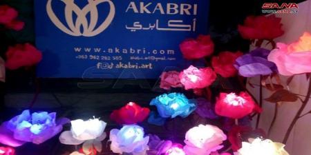 فريق شاب يعرض تجربته في صناعة (اللمبديرات) يدوياً في معرض الزهور - AARC مصر