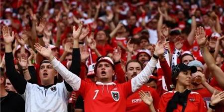 تحقيق الماني في هتافات عنصرية لجماهير النمسا في مباراة تركيا - AARC مصر