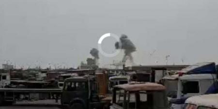 فيديو مرعب من داخل ميناء الحديدة يوثق اللحظات الأولى للقصف الإسرائيلي ”شاهد” - AARC مصر