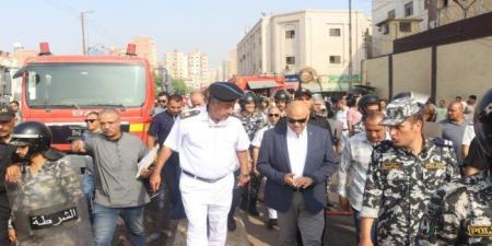 محافظ القليوبية يتفقد مكان حريق معرض ملابس بنها ويوجه بتشكيل لجنة للتحقيق - AARC مصر