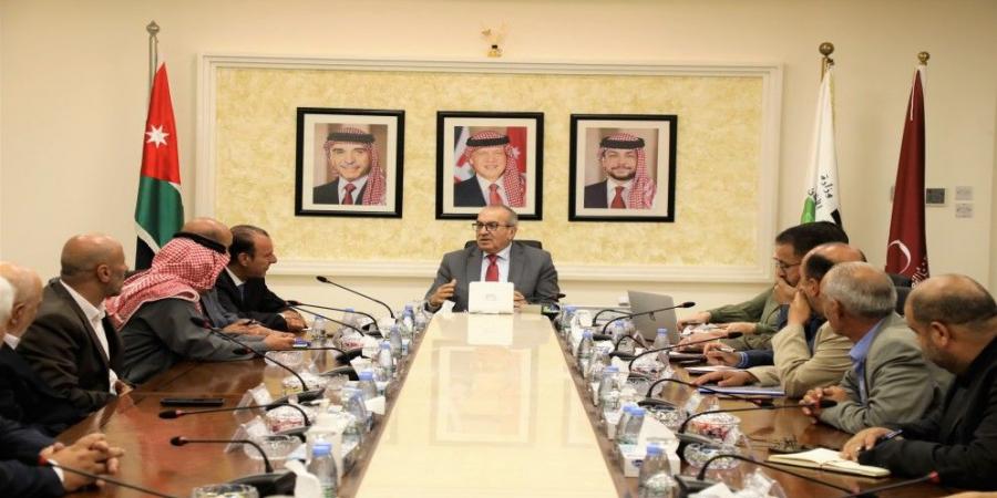 وزير الأشغال يؤكد حرص الوزارة على التعاون مع مجالس المحافظات والبلديات لتقديم أفضل الخدمات - AARC مصر