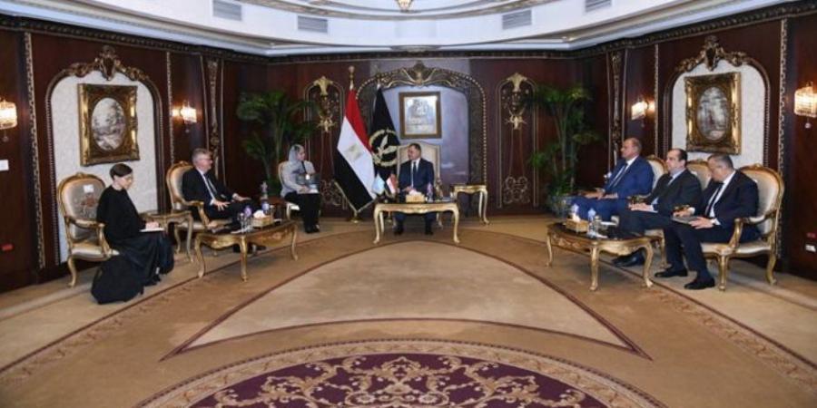 وزير الداخلية يلتقي وكيل الأمين العام لعمليات السلام بالأمم المتحدة - AARC مصر