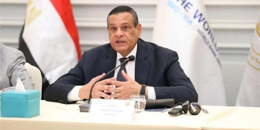 بعد استبعاده من الحكومة الجديدة 2024، هشام آمنة يودع موظفي ديوان التنمية المحلية - AARC مصر