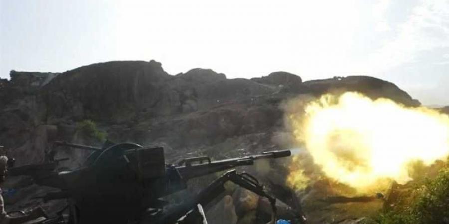 الشرعية: هجوم حوثي غادر وواسع على ثلاث محافظات وقصف جوي وصاروخي ومقتل العشرات بينهم قيادات - AARC مصر