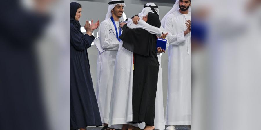 بطل الإمارات في «تحدي القراءة» يعانق اللقب و«الأم الغالية» - AARC مصر