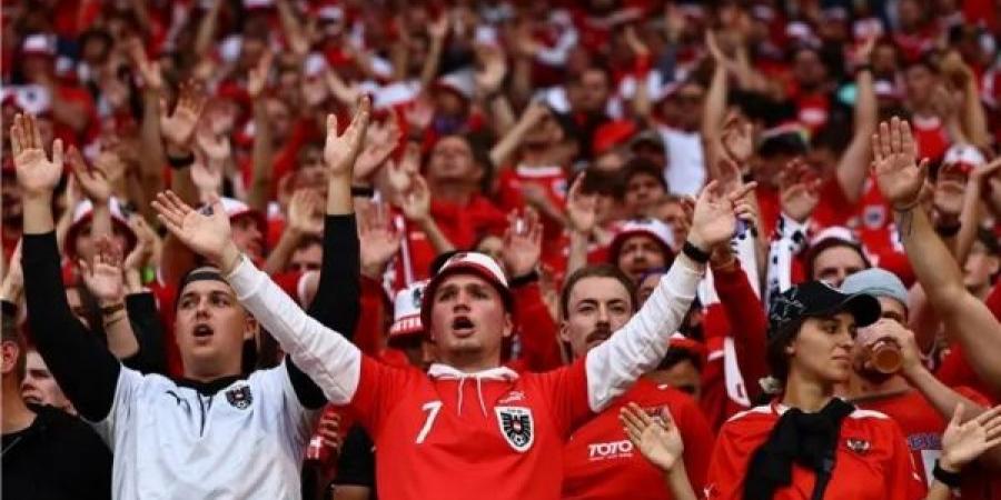 تحقيق الماني في هتافات عنصرية لجماهير النمسا في مباراة تركيا - AARC مصر