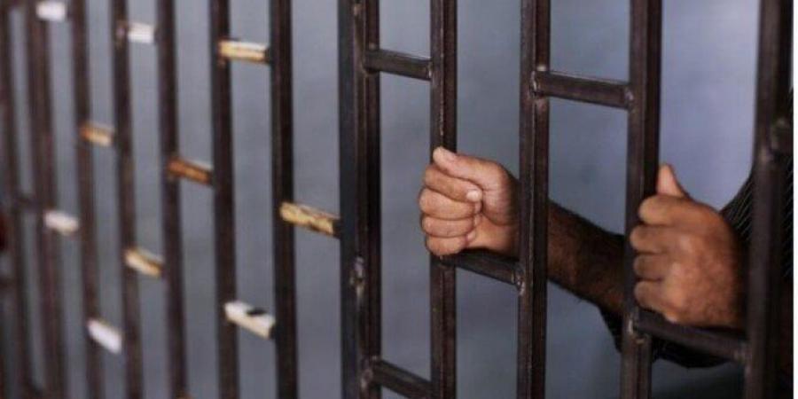 خبير: السجون الإسرائيلية امتلأت بالفلسطينيين وفي الغرفة الواحدة أكثر من ٢٠ سجينًا - AARC مصر