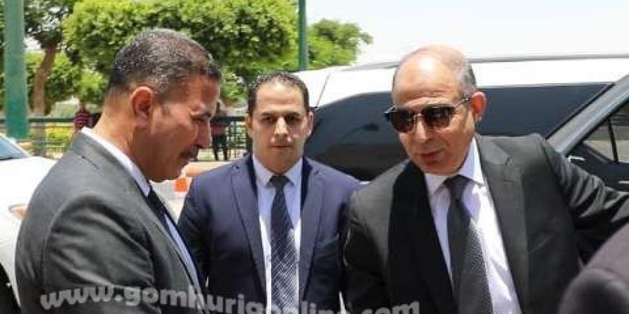 محافظ المنيا يستقبل المهنئين من القيادات التنفيذية داخل الديوان - AARC مصر