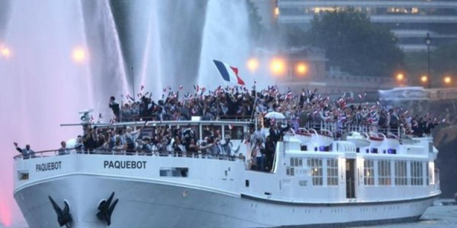 اختتام تقديم البعثات الأولمبية بعبور القارب الفرنسي في حفل افتتاح أولمبياد باريس 2024 - AARC مصر